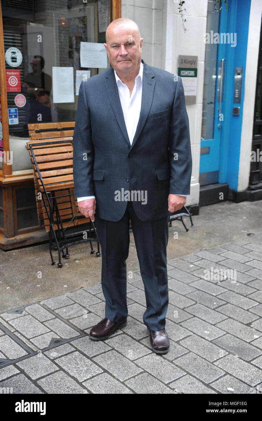 Le cast de 'l'Krays : Dead Man Walking' pendant le tournage à l'extérieur de Shampers Wine Bar & Restaurant à Londres avec : Chris Ellison Où : London, Royaume-Uni Quand : 28 mars 2018 Source : WENN.com Banque D'Images