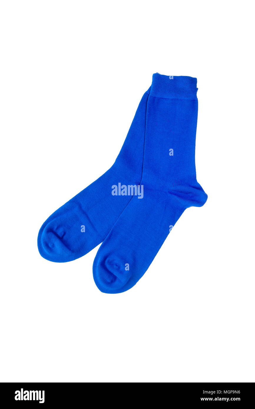 Une paire de chaussettes en bambou bleu moderne couleur sur fond blanc. Vue d'en haut. Banque D'Images