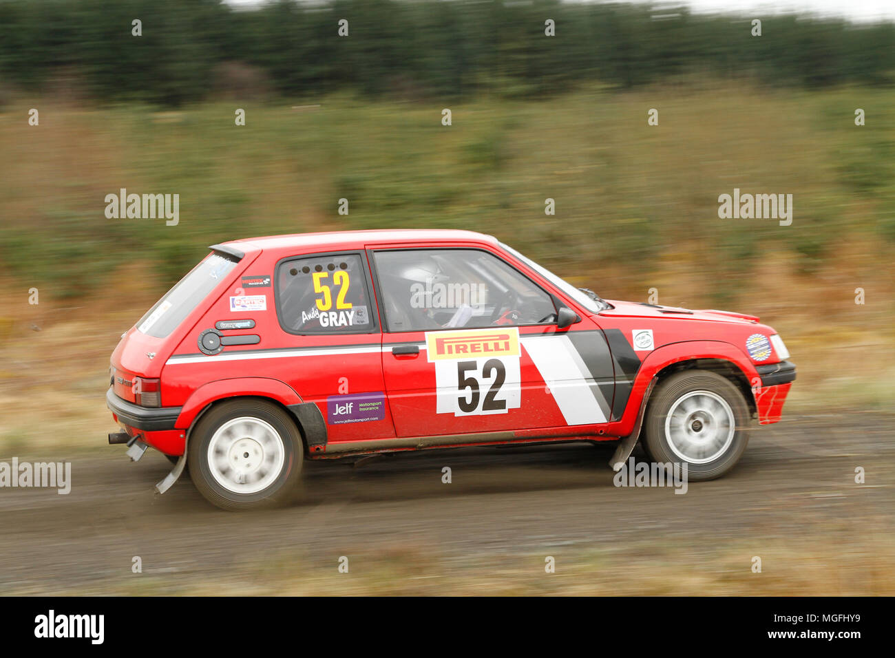 Forêt de Kielder, Northumberland, Royaume-Uni, 28 avril 2018. Pilotes de rallye dans la concurrence internationale et le Rallye Pirelli FUCHS Lubrifiant MSA British Historic Rally Championship. (Spéciale 1 - Pundershaw 1). Andrew Cheal/Alamy Live News Banque D'Images