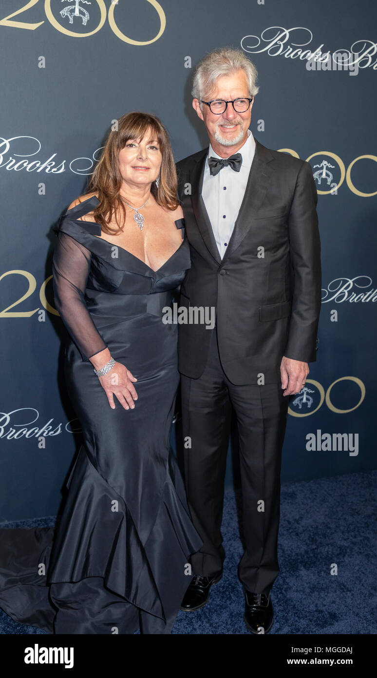 New York, NY, USA. Apr 25, 2018. Debra Del Vecchio et Claudio Del Vecchio assister à la célébration du bicentenaire à Brooks Brothers Jazz at Lincoln Center, Manhattan Crédit : Sam Aronov/Pacific Press/Alamy Live News Banque D'Images