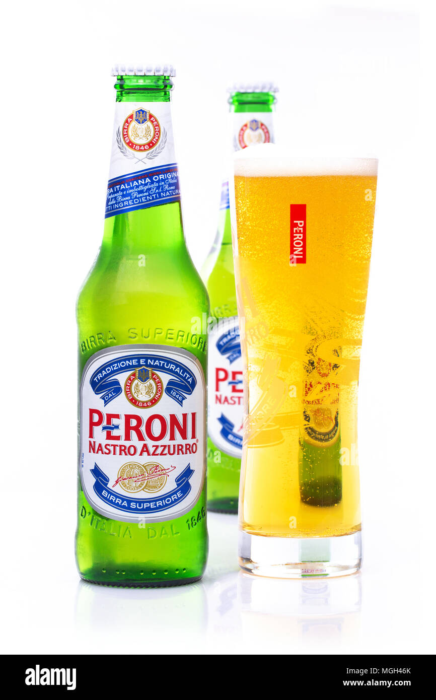 SWINDON, Royaume-Uni - avril 28th, 2018 : La bière Peroni, brasserie Peroni (BIRRA PERONI), est une brasserie, fondée à Vigevano en Lombardie, Italie, en 1846. Il Banque D'Images
