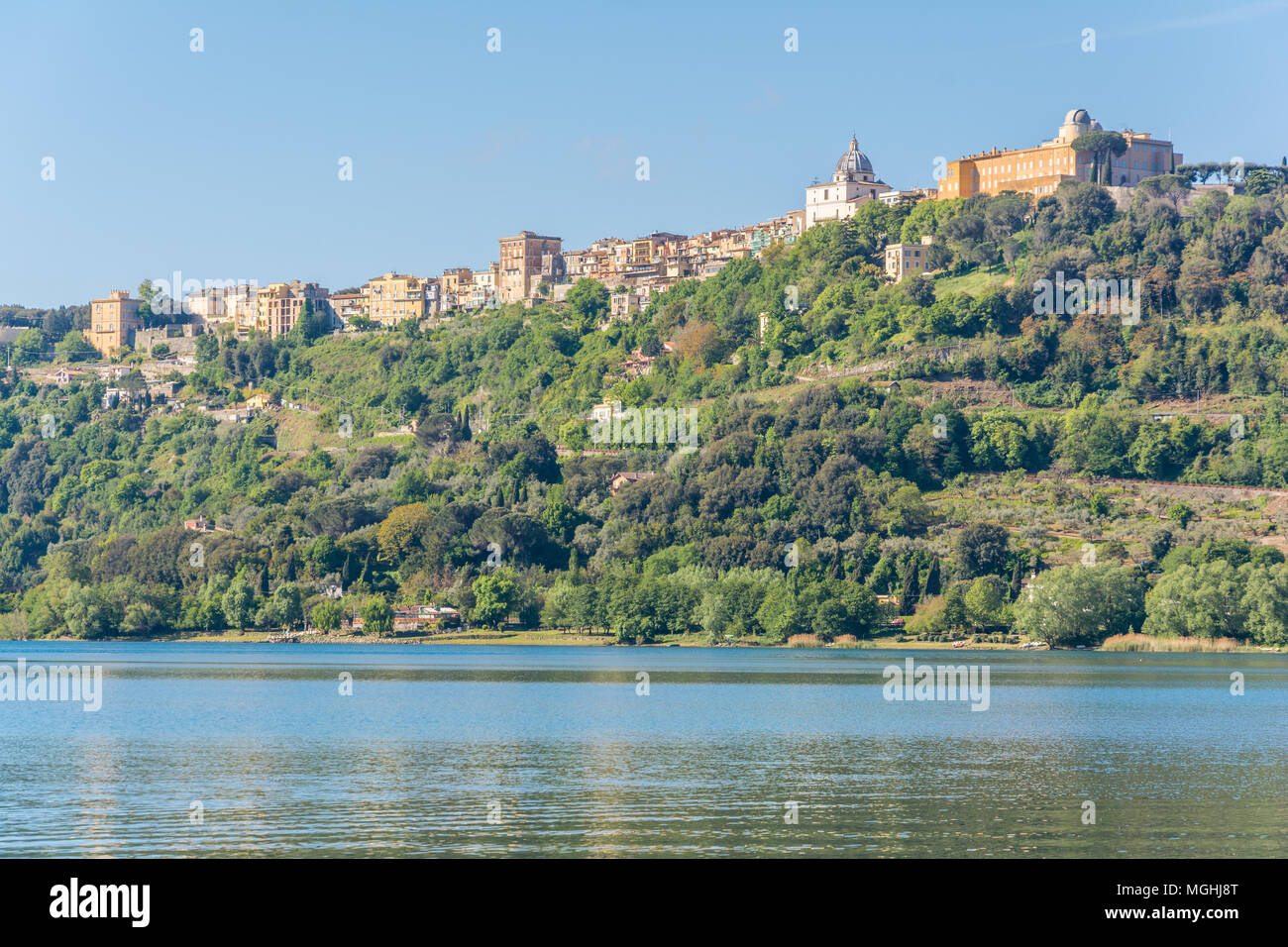 Vue panoramique d'ALBANO LAC DE L'autre, Province de Rome, Latium, Italie centrale. Banque D'Images