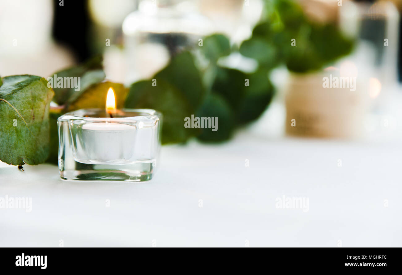 Blanc, petite chandelle pour décoration de mariage Banque D'Images