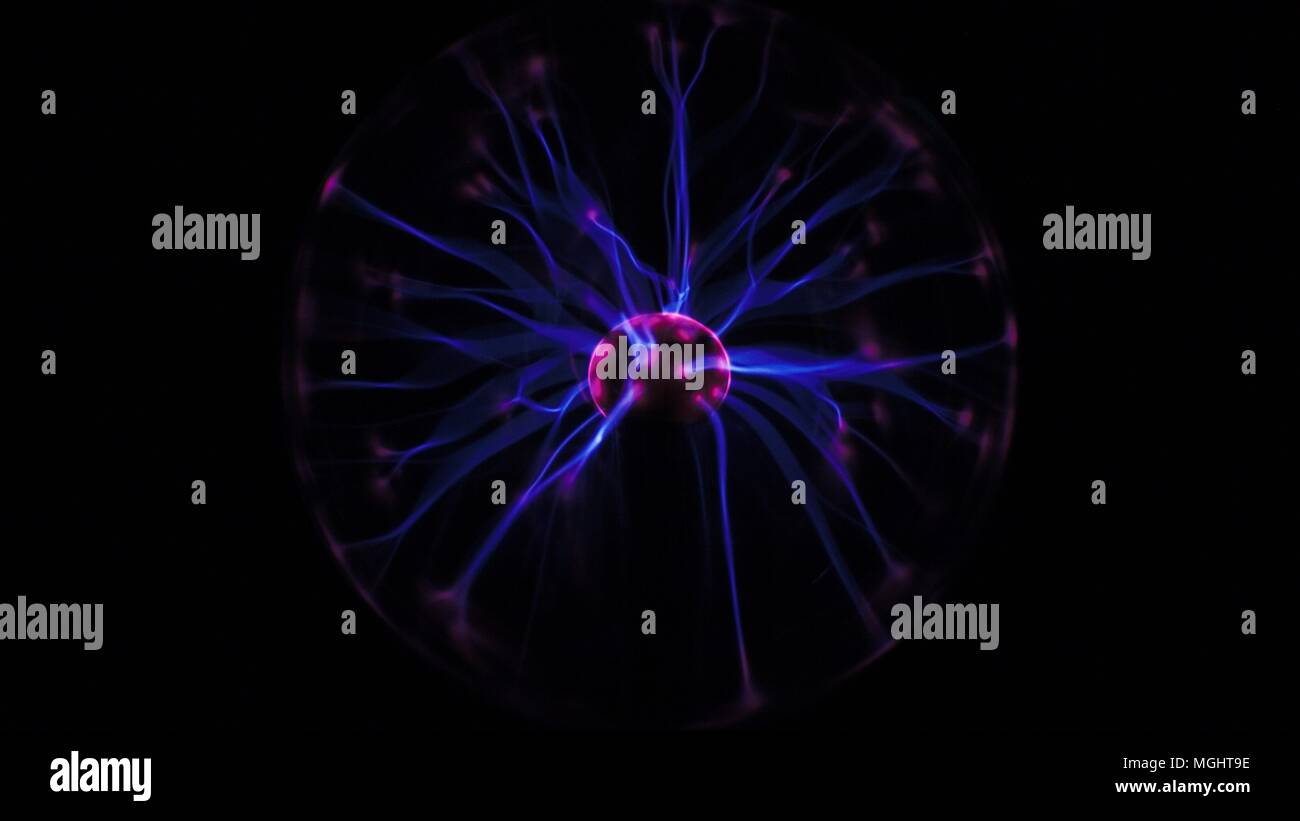 Dans l'arrière-plan est la lampe à plasma. Banque D'Images