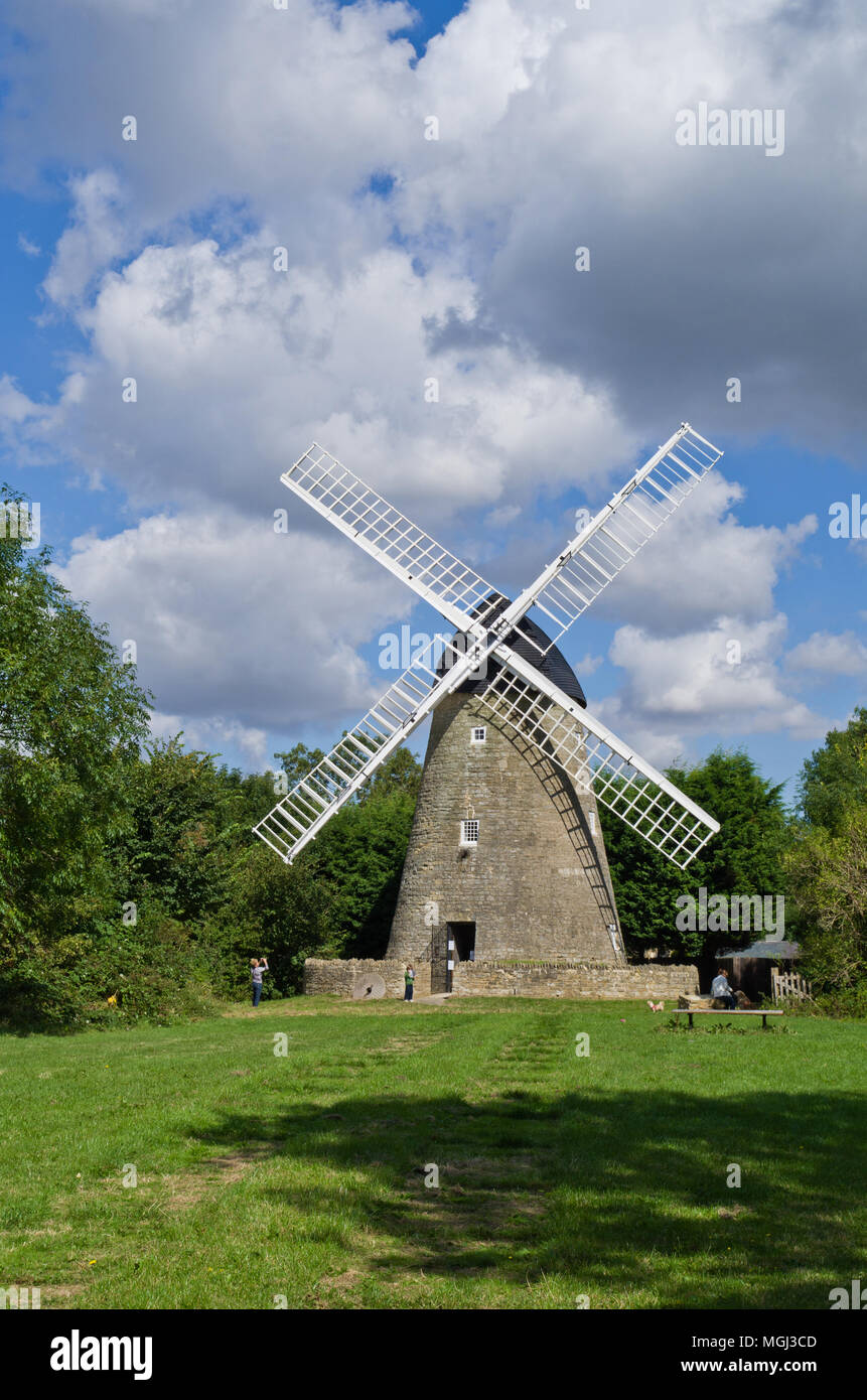 Moulin de Bradwell est l'un des plus distinctifs des Milton Keynes dispose d'historique historique construit en 1817 ; décortiquer les deux farines et aliments pour animaux. Banque D'Images