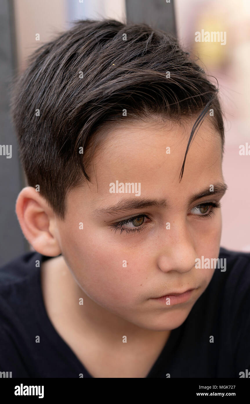 Garcon Avec De Beaux Yeux Verts Photo Stock Alamy