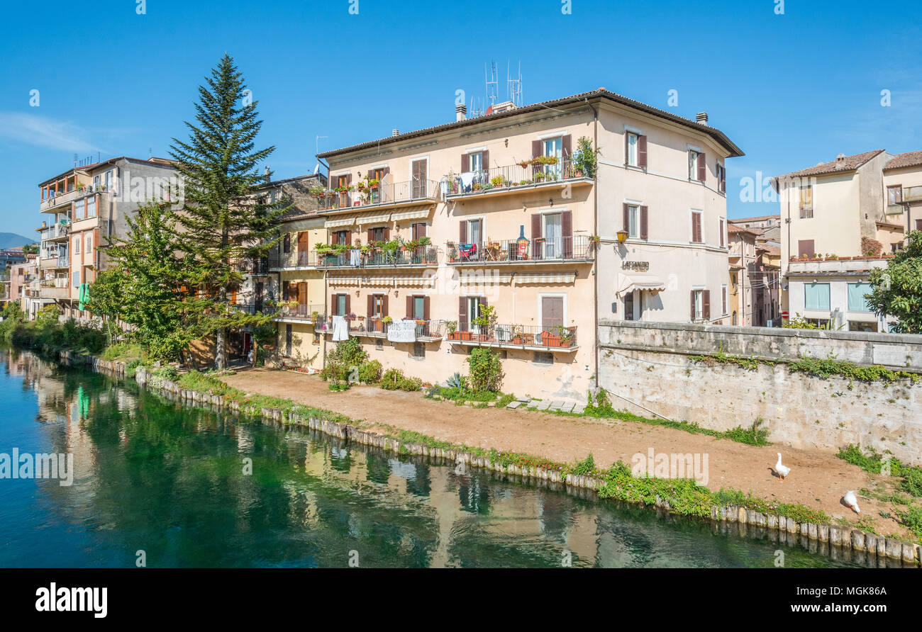 Rieti, capitale de la région historique de Sabina, vue de la rivière Velino, Latium (Italie) Banque D'Images