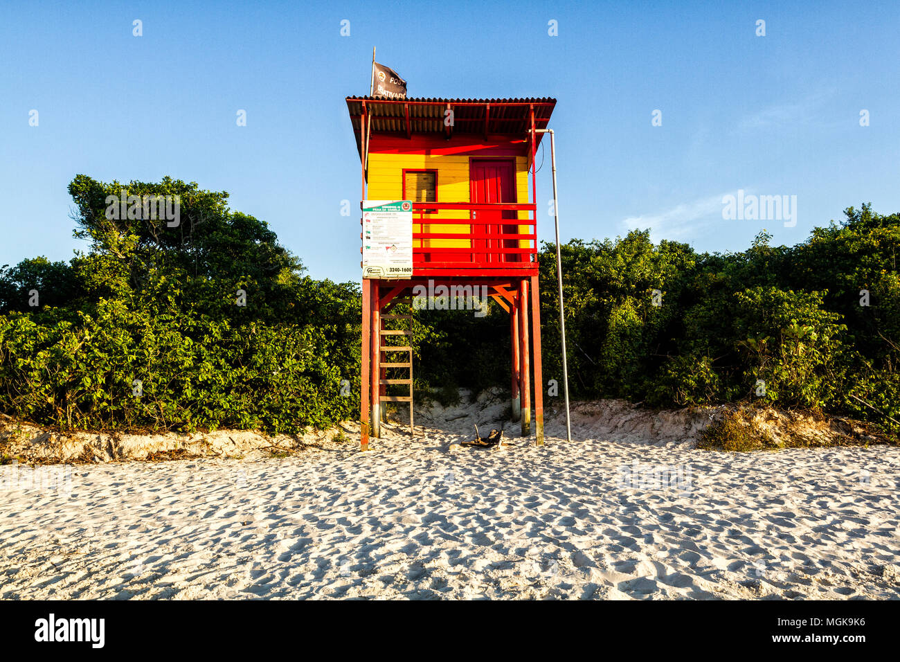 Lifeguard station à Daniela Beach. Florianopolis, Santa Catarina, Brésil. Banque D'Images