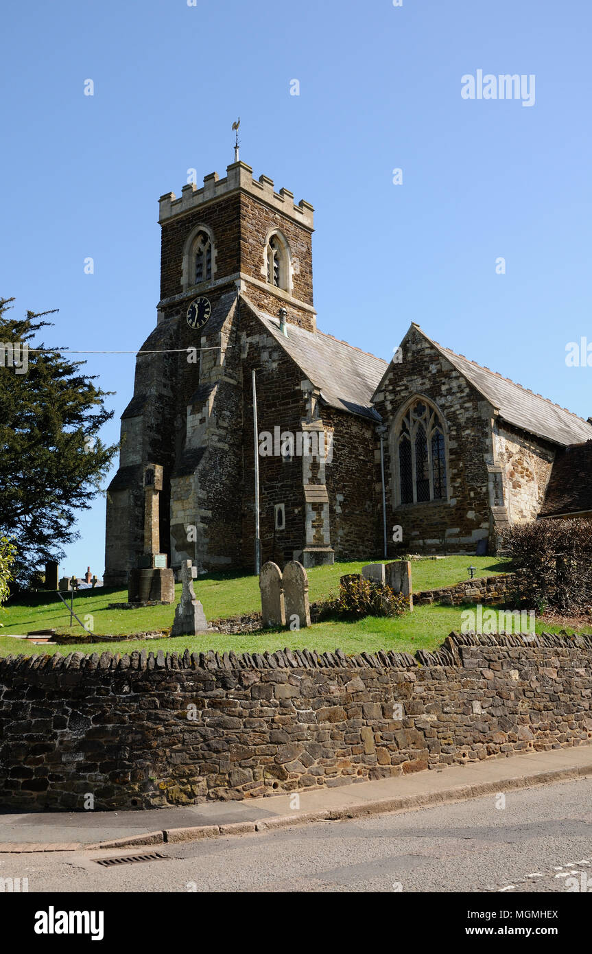 Eglise St Mary Magdalene, Little Brickhill, Buckinghamshire, est une église datant de l'ironstone marron les jours de Henry II. Il a une nef du 12ème siècle Banque D'Images