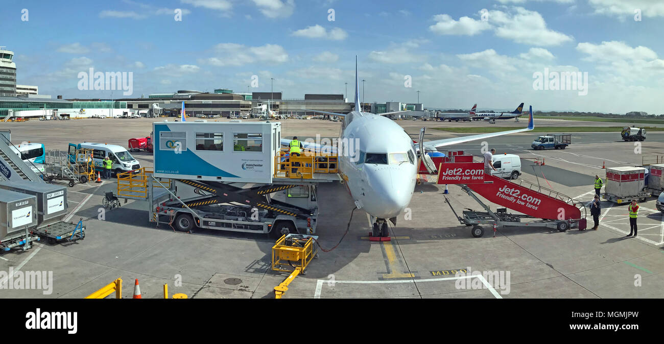 Jet2 avions à l'aéroport de Manchester, QUI a été le meilleur prestataire de vacances Banque D'Images