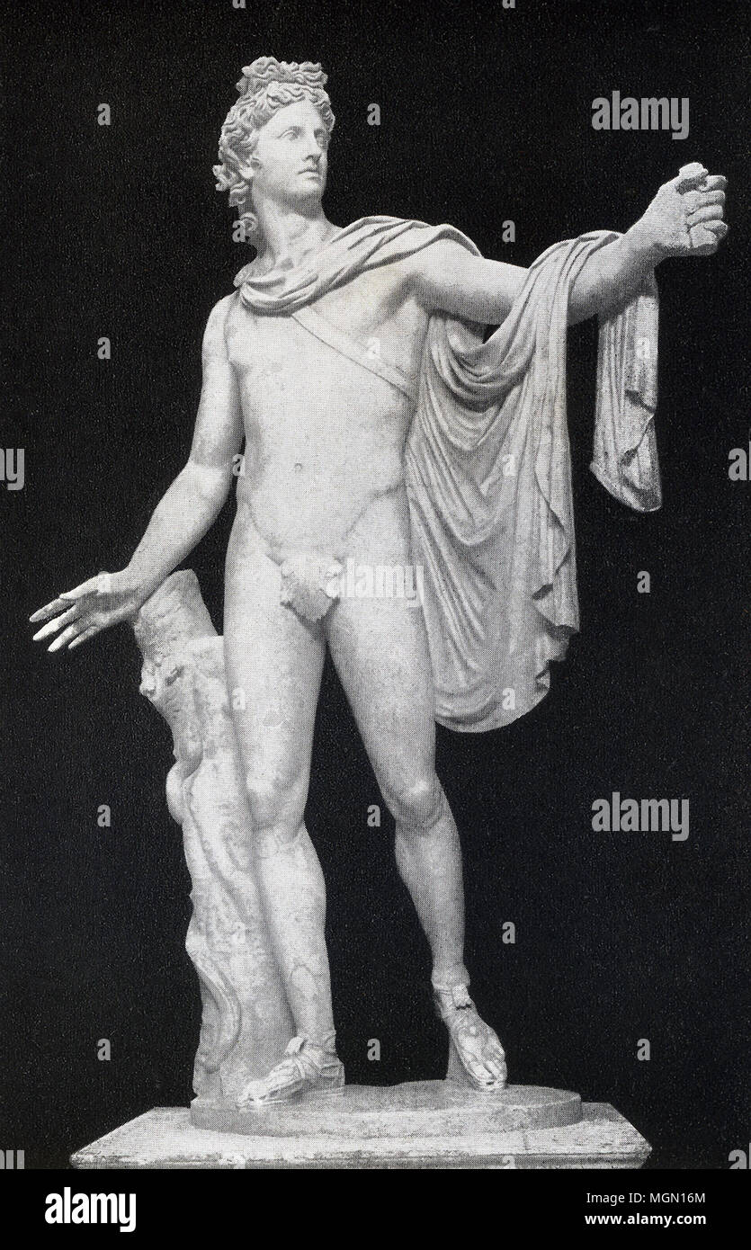 Cette photo de la statue appelée Apollo Belvedere a été prise à la fin des années 1890. Cette statue du dieu grec Apollon (aussi connu par les romains comme Apollo) est installé à la Cité du Vatican et est une copie romaine en marbre de l'original grec qui a été coulée en bronze. Il est l'un des plus connus d'anciennes sculptures classiques et sa renommée est due en grande partie à l'historien de l'art et archéologue allemand Johann Winckelmann, qui a salué comme la plus haute expression de l'art ancien. Il date du deuxième siècle après J.-C. L'original daté de 330-320 avant J.-C. et fut l'œuvre du sculpteur Leo Banque D'Images