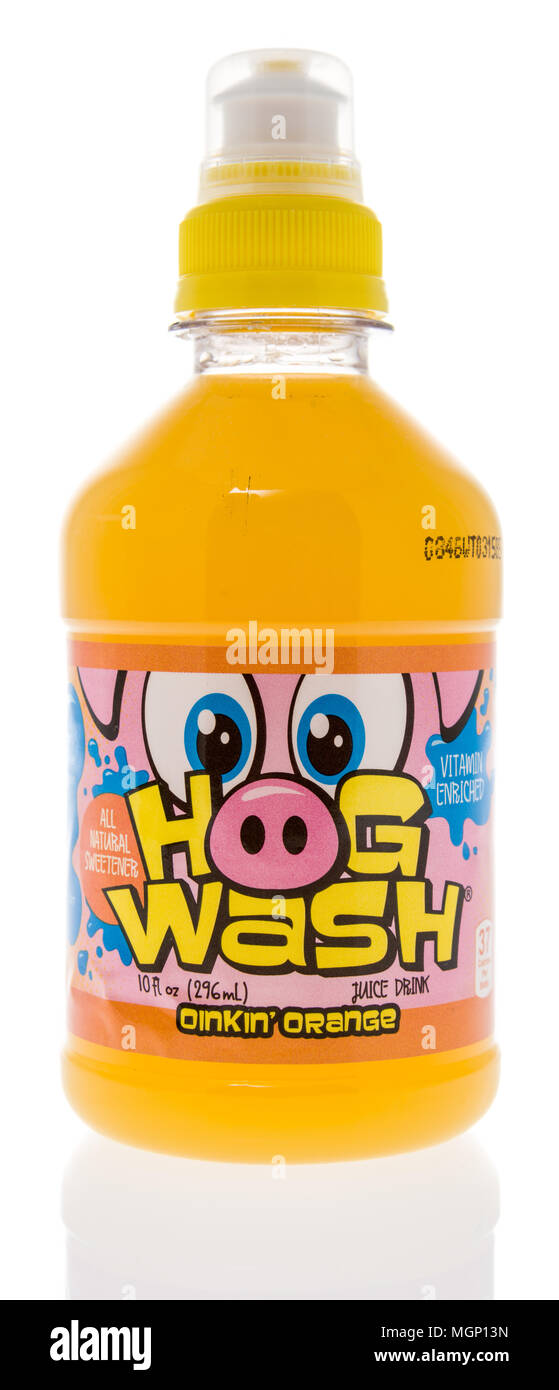 Winneconne, WI - 16 Avril 2018 : une bouteille de lavage de porcs oinkin' boisson à l'orange pour les enfants isolés sur un arrière-plan. Banque D'Images