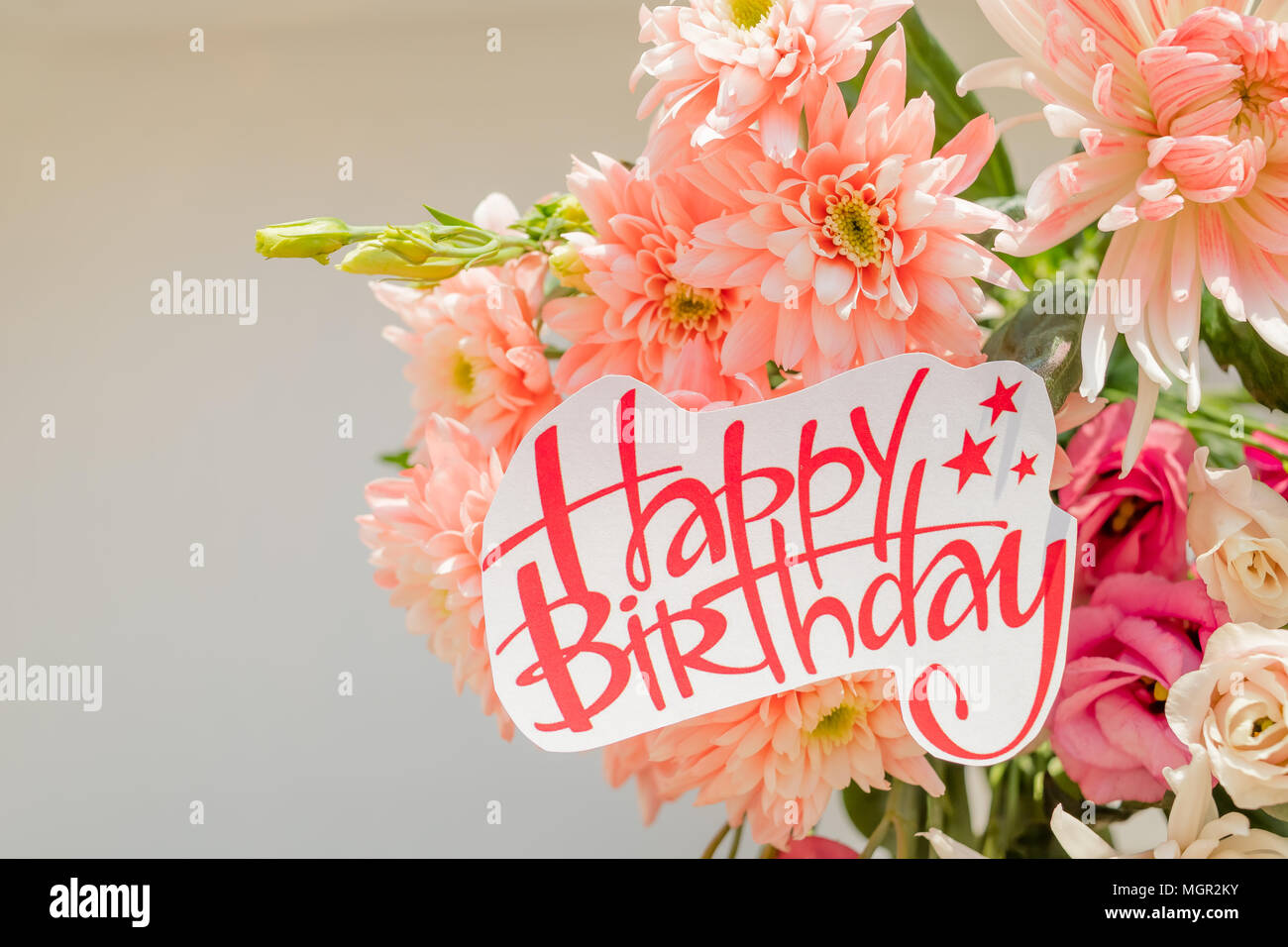 Joyeux Anniversaire Avec Des Fleurs Banque D Image Et Photos Alamy