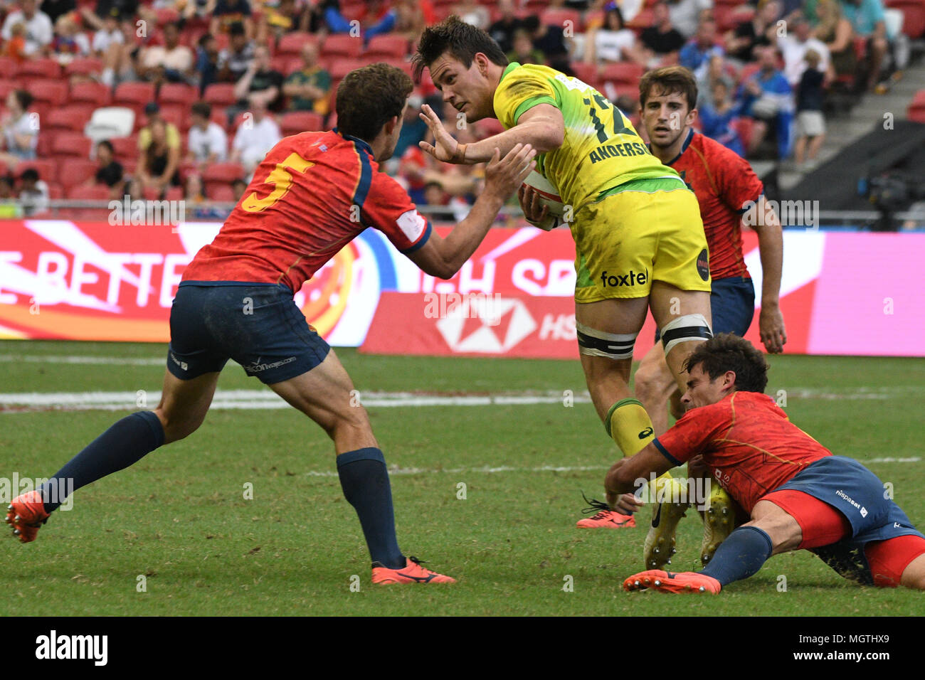 Singapour. 29 avril 2018. L'Australie est Lachie Anderson (C) au cours de la concurrence mondiale HSBC Série Rugby à 7 match quart de la coupe de Singapour entre l'Australie et l'Espagne à Singapour, le 29 avril 2018. Credit : Puis Chih Wey/Xinhua/Alamy Live News Banque D'Images