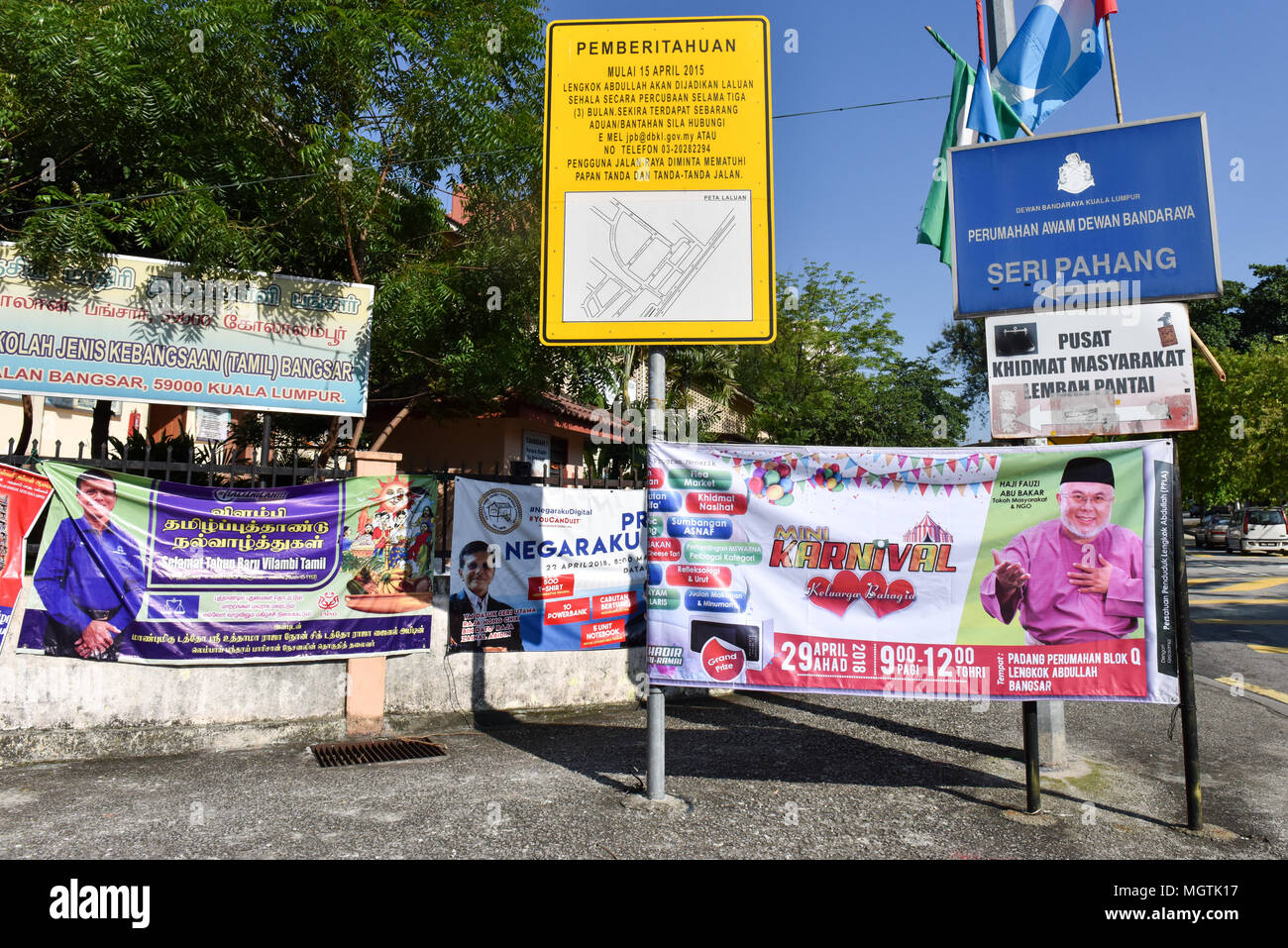 Les Malaisiens se préparent à une élection générale, le 9 mai, avec plus de 2 000 candidats, y compris un 92-ans, ancien premier ministre, courir pour les 222 sièges parlementaires. Actuel premier ministre Najib Razak devrait rester au pouvoir malgré la hausse du coût de la vie et de scandales politiques. Banque D'Images