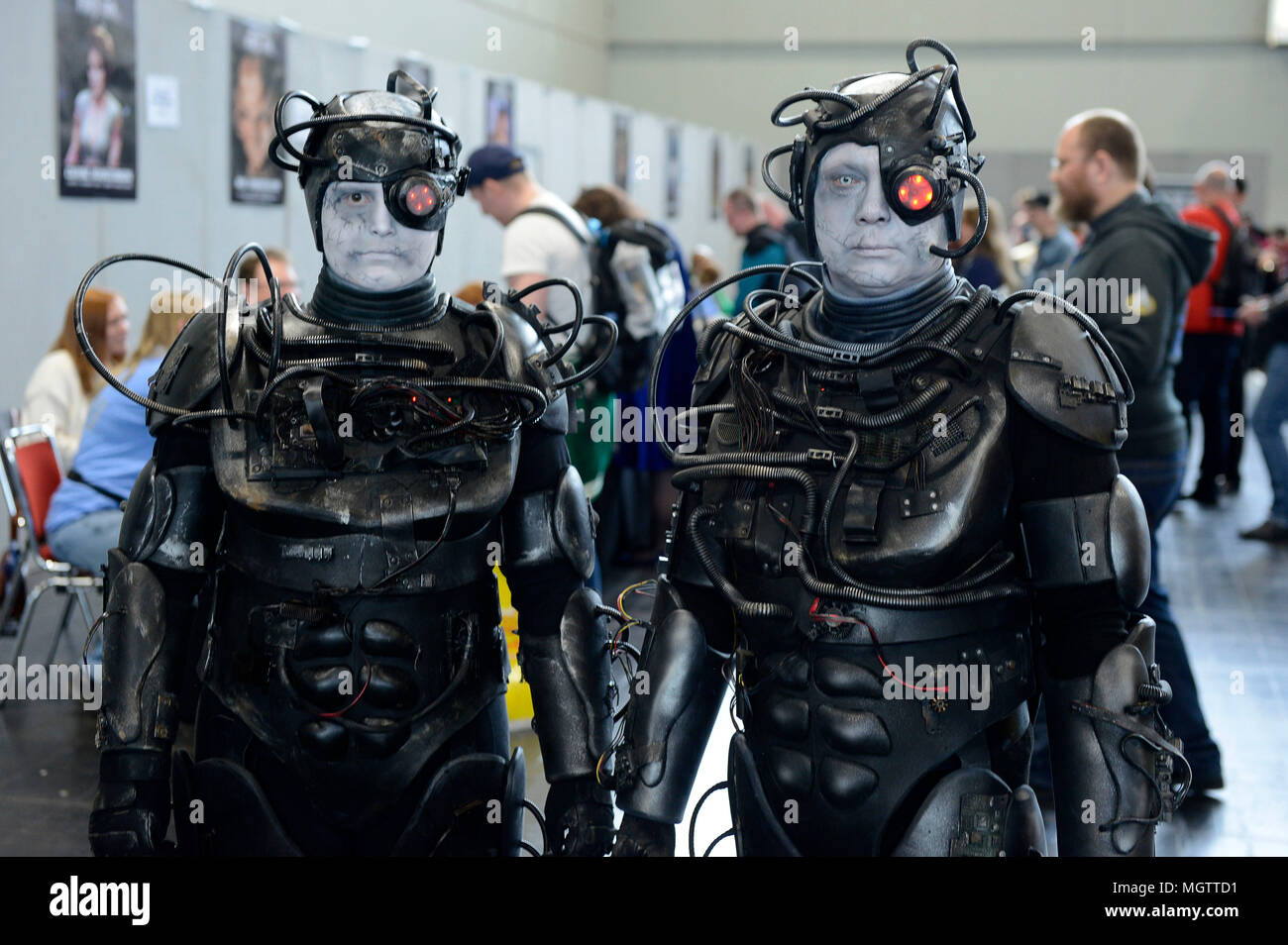 Dortmund, Allemagne. Apr 27, 2018. - Des fans de Star Trek Borg de 'Star Trek : The Next Generation', à la destination de l'Allemagne de Star Trek dans la Convention Westfalenhalle. Dortmund, 27.04.2018 | Conditions de crédit dans le monde entier : dpa photo alliance/Alamy Live News Banque D'Images