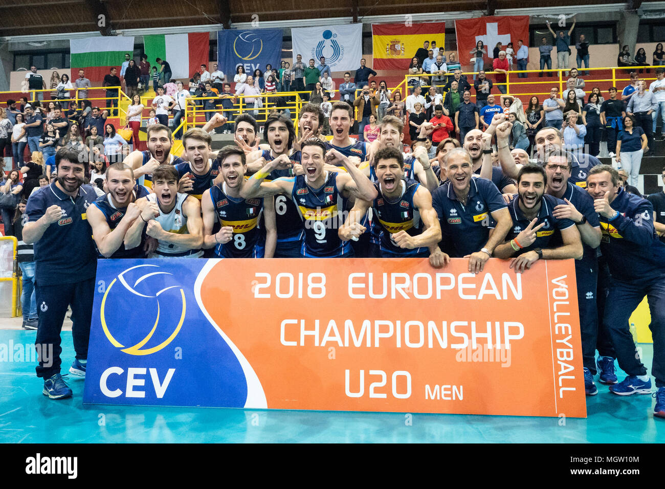 Corigliano-Rossano, le championnat national de volley-ball italien pour les hommes de moins de 20 ans (U20) gagne 3-0 contre la Suisse et se qualifie pour les Championnats d'Europe de volley-ball pour les hommes de moins de 20 ans. 29/04/2018, Corigliano-Rossano, Italie Banque D'Images