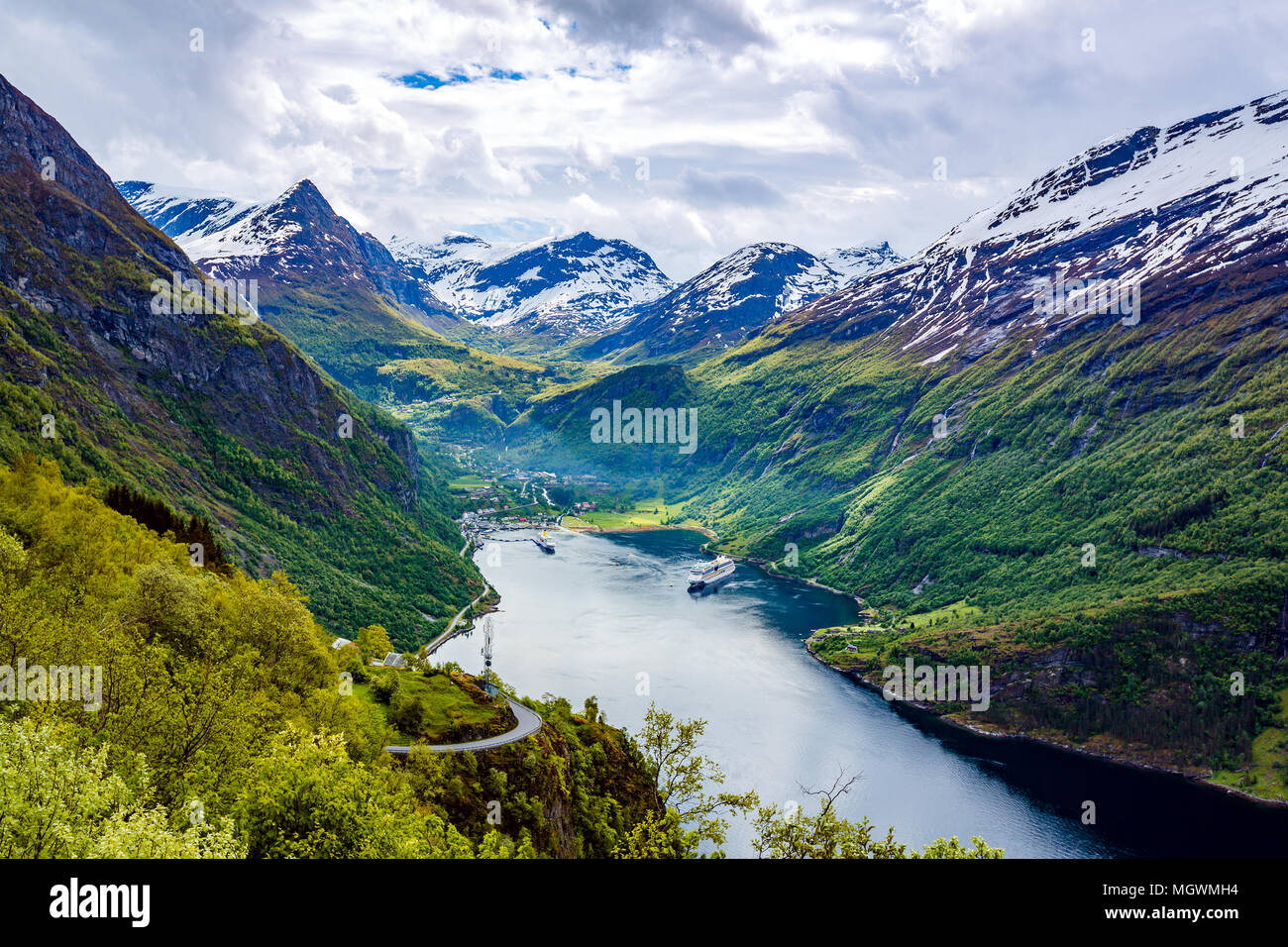 Fjord de Geiranger, belle nature de la Norvège. Il est situé à 15 kilomètres (9,3 mi) long branch off du Sunnylvsfjorden, qui est une des branches de l'Storfjord Banque D'Images