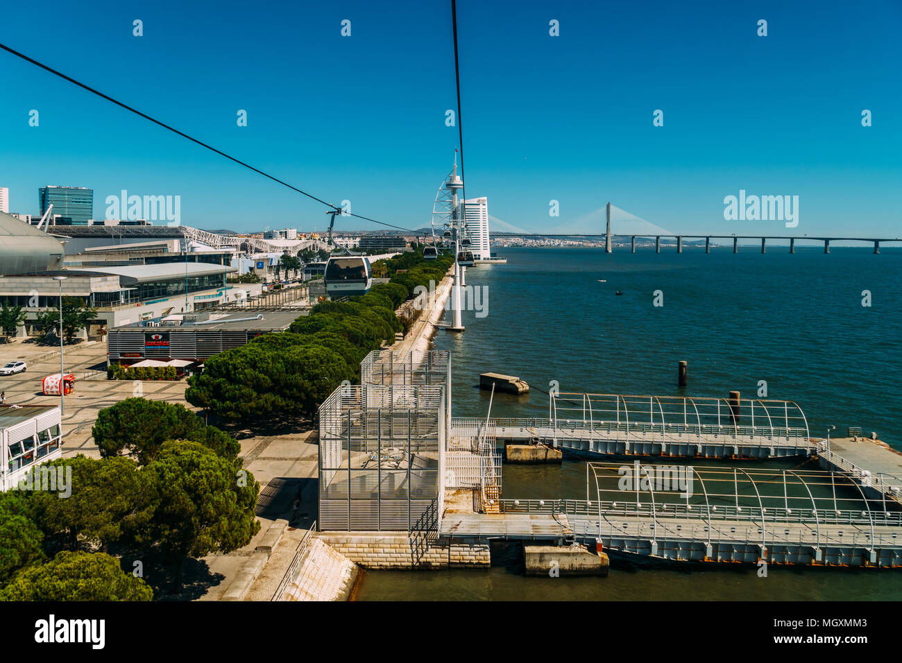 Lisbonne, Portugal - 15 août 2017 : Vue aérienne du trajet en téléphérique du Parque das Nações (Parc des Nations) à Lisbonne Banque D'Images