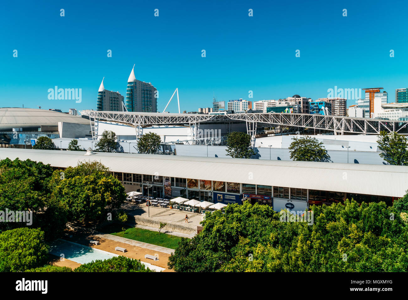 Lisbonne, Portugal - 15 août 2017 : Parque das Nações (Parc des Nations) à Lisbonne est un moderne centre culturel et un lieu pour un centre commercial, le PAV Banque D'Images