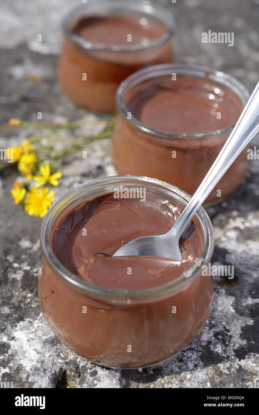 Trois pot de crème au chocolat libre Banque D'Images