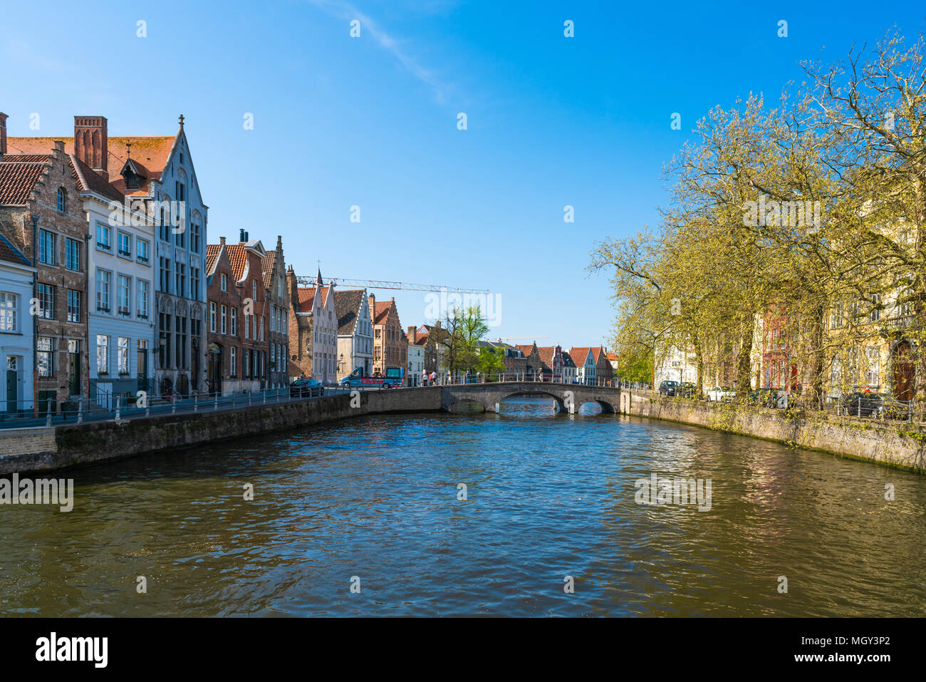 BRUGES, BELGIQUE - 22 avril 2018 : Bruges, la capitale de Flandre occidentale dans le nord-ouest de la Belgique et de destination touristique populaire se distingue par son ca Banque D'Images