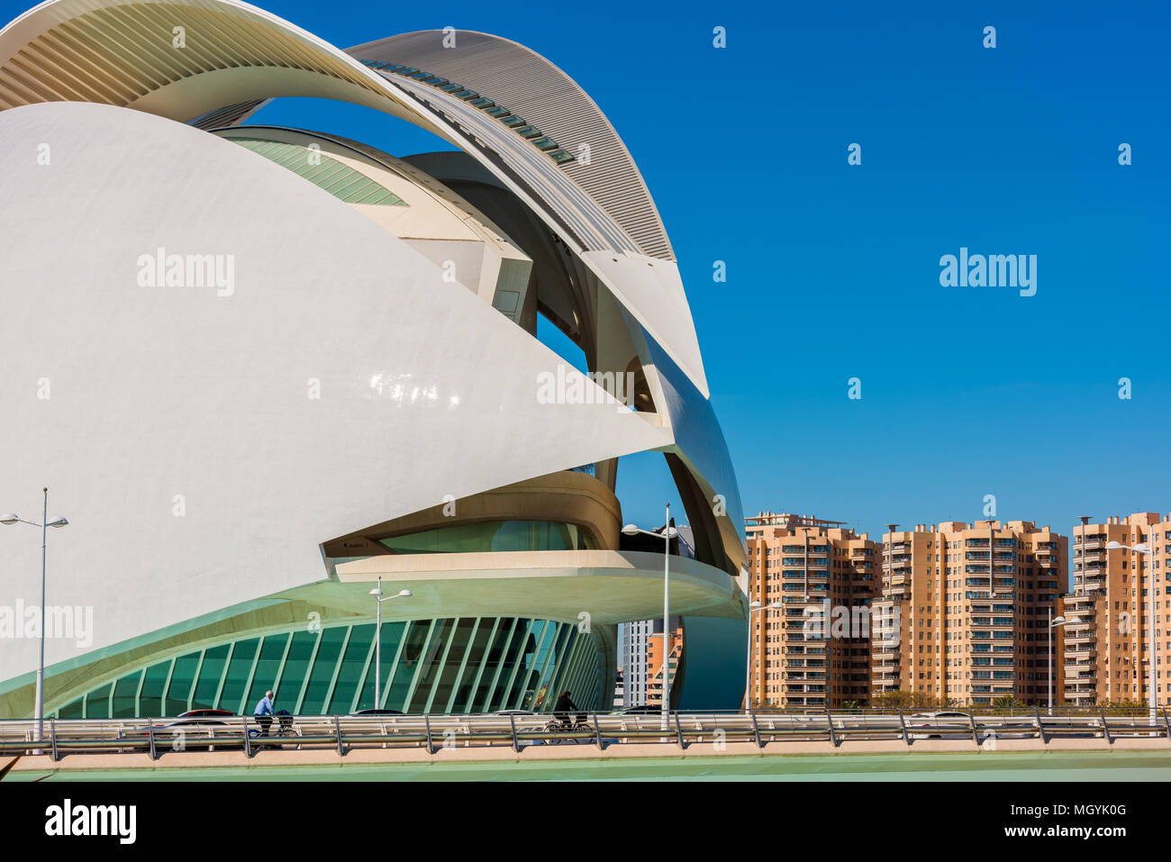 La Reine Sofia Palais des Arts Opera House à Valence, en Espagne. Il fait partie de la Cité des Arts et des sciences complexes. Banque D'Images