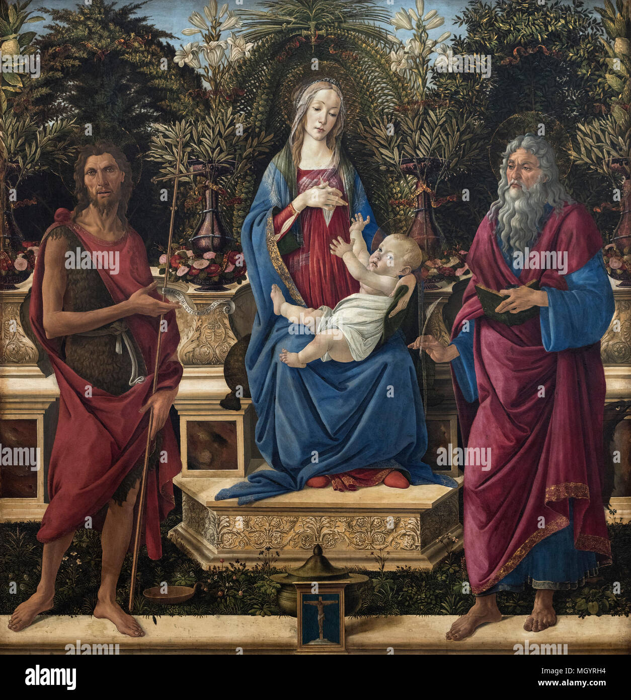 Sandro Botticelli (1445-1510), la Vierge et l'enfant ont intronisé (avec les saints Jean le Baptiste et Jean l'Evangéliste) aka Madonna Bardi ou altarp Bardi Banque D'Images