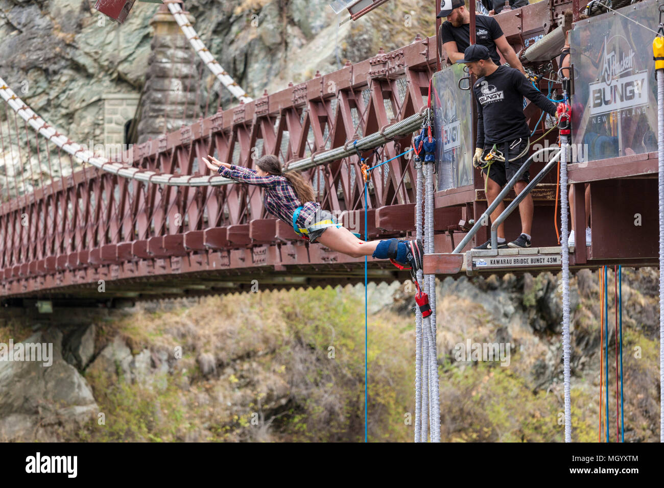 Bungee jumping new zealand Banque de photographies et d'images à haute  résolution - Alamy