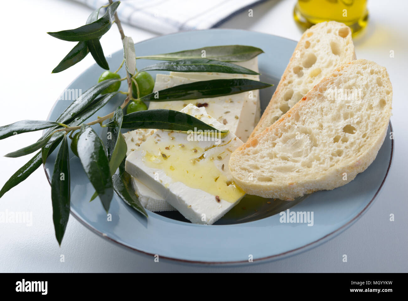 Fromage Feta, pain, et l'huile d'olive Banque D'Images