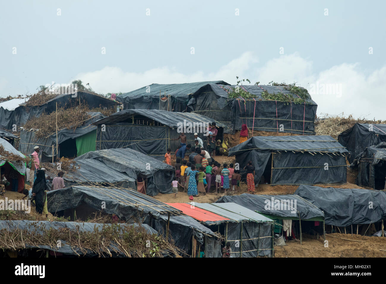 Réfugiés rohingyas à Tambru le no man's land dans Bangladesh-Myanmar frontière à Tambru Naikhyangchori upajila, dans le district de Banderban, au Bangladesh. Banque D'Images