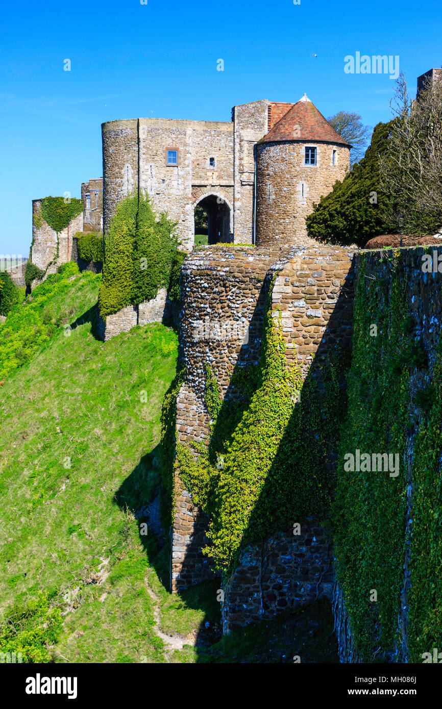Le château de Douvres, en Angleterre. Des murs couverts de lierre extra-médiévale et 13e siècle Peverell's Gate Banque D'Images