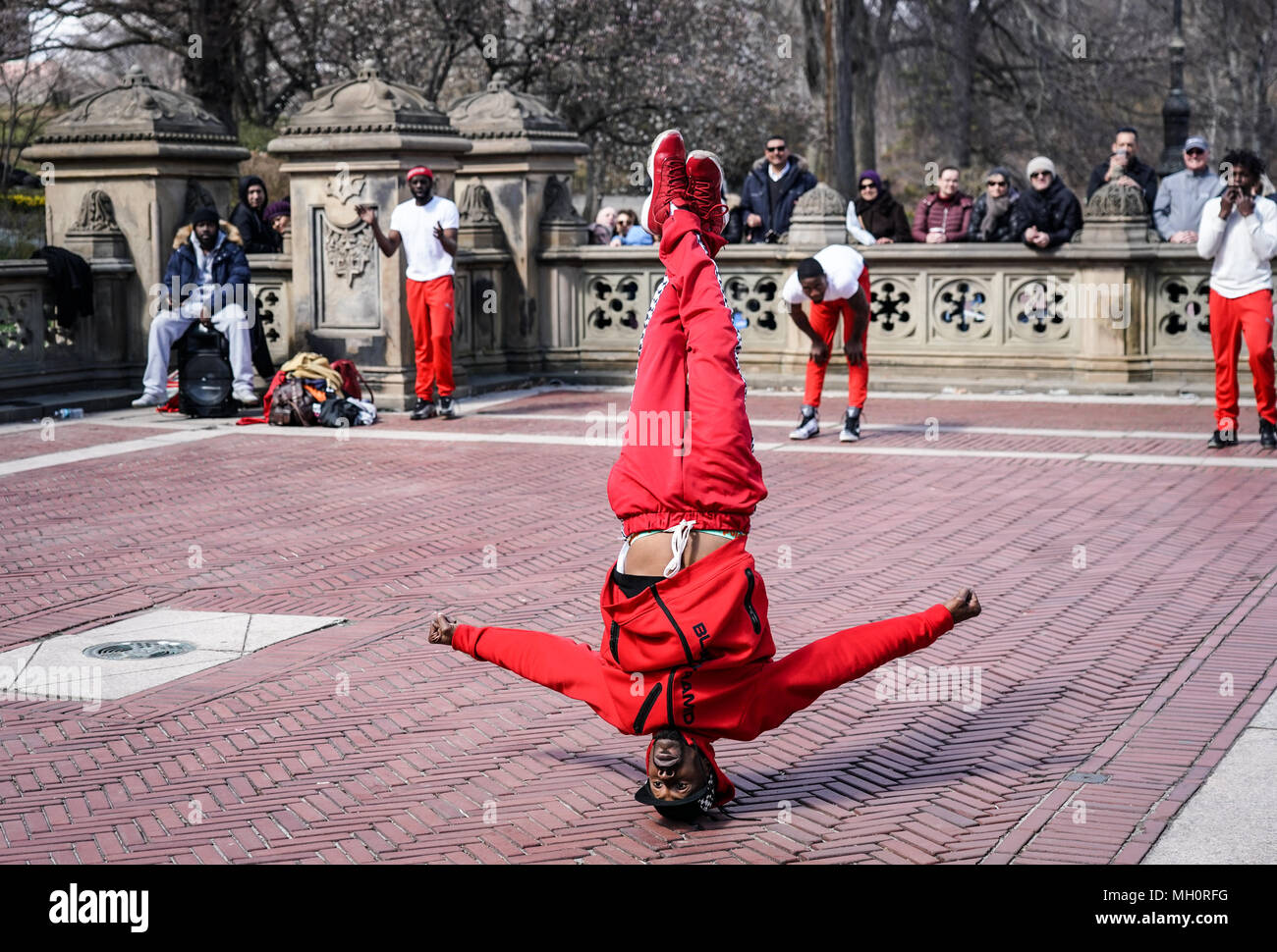 Un groupe d'effectuer dans Central Park, New York, aux États-Unis. À partir d'une série de photos de voyage aux États-Unis. Date de la photo : Sunda Banque D'Images