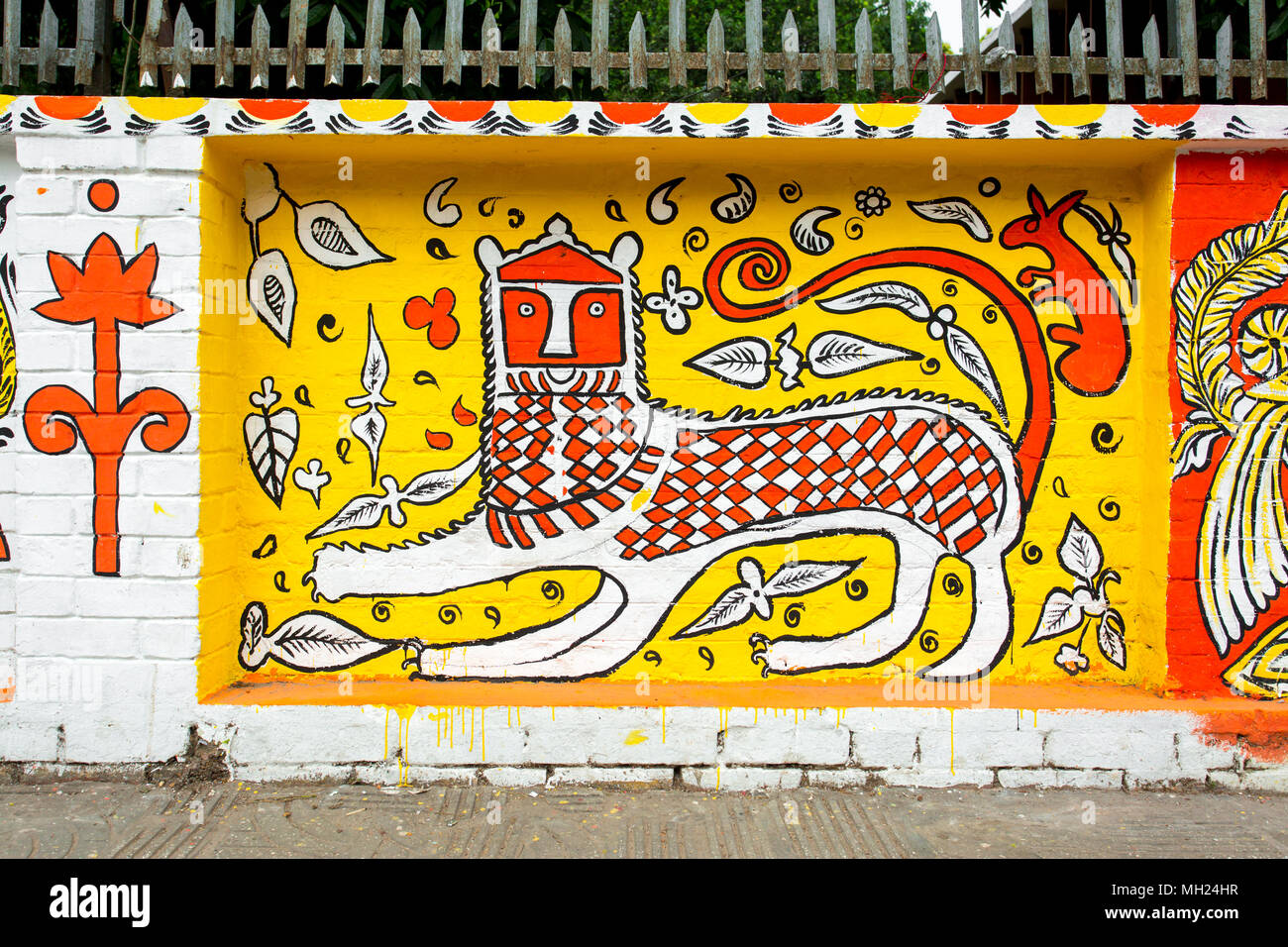 Beaux-arts de l'Université de Dacca (FFA) étudiant à leur mur peintures institut pour célébrer le Nouvel An 1425 Bengali à venir à Dhaka, au Bangladesh. Banque D'Images