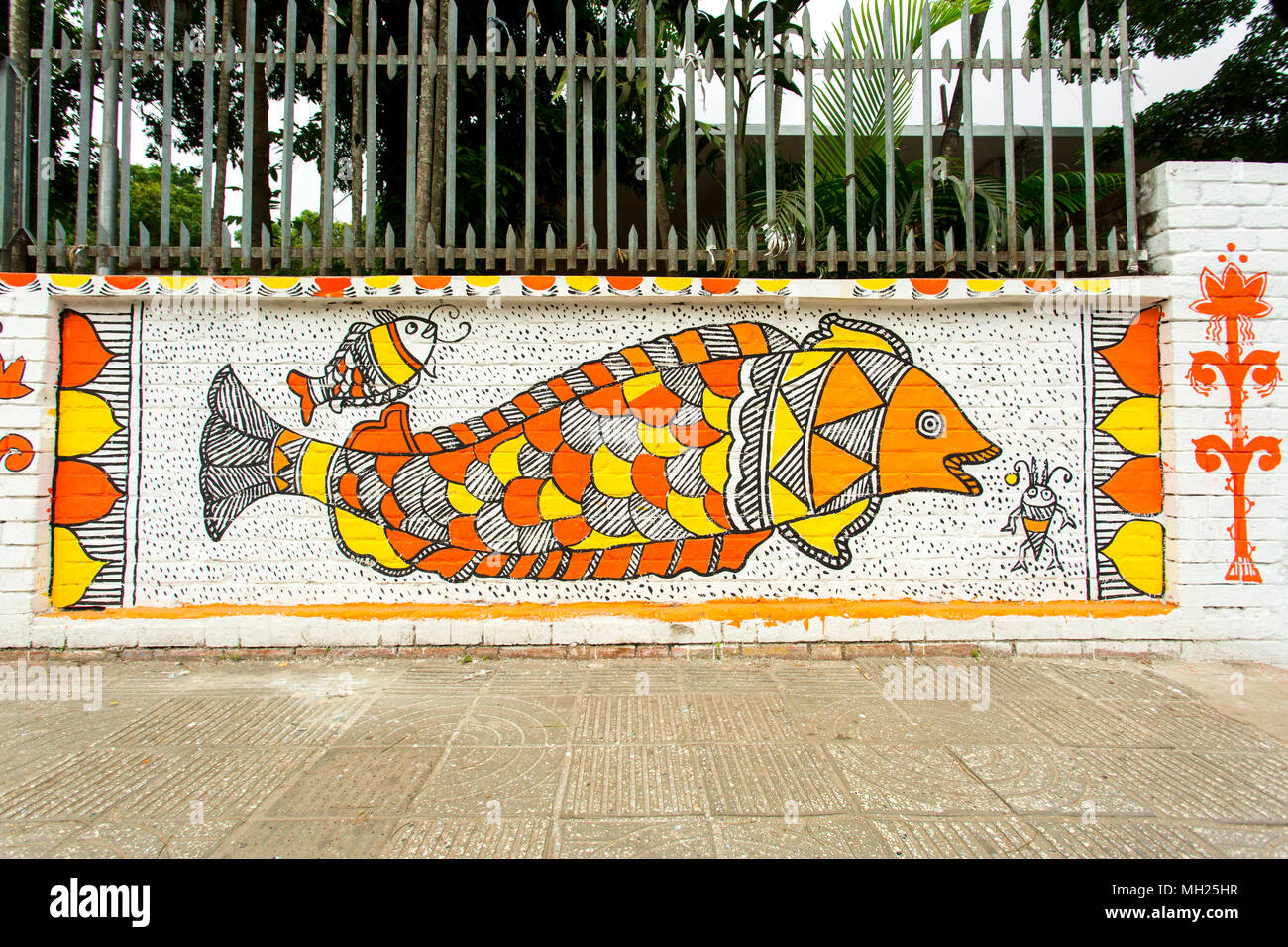 Beaux-arts de l'Université de Dacca (FFA) étudiant à leur mur peintures institut pour célébrer le Nouvel An 1425 Bengali à venir à Dhaka, au Bangladesh. Banque D'Images