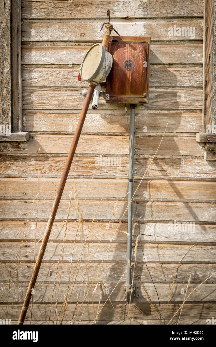 Traversé d'évitement sur une ancienne ferme avec accès à l'utilitaire électrique Banque D'Images