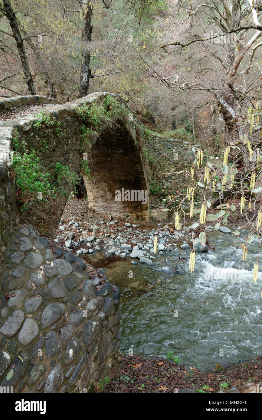 Vieux pont vénitien de Kelefos, Troodos, Chypre Banque D'Images