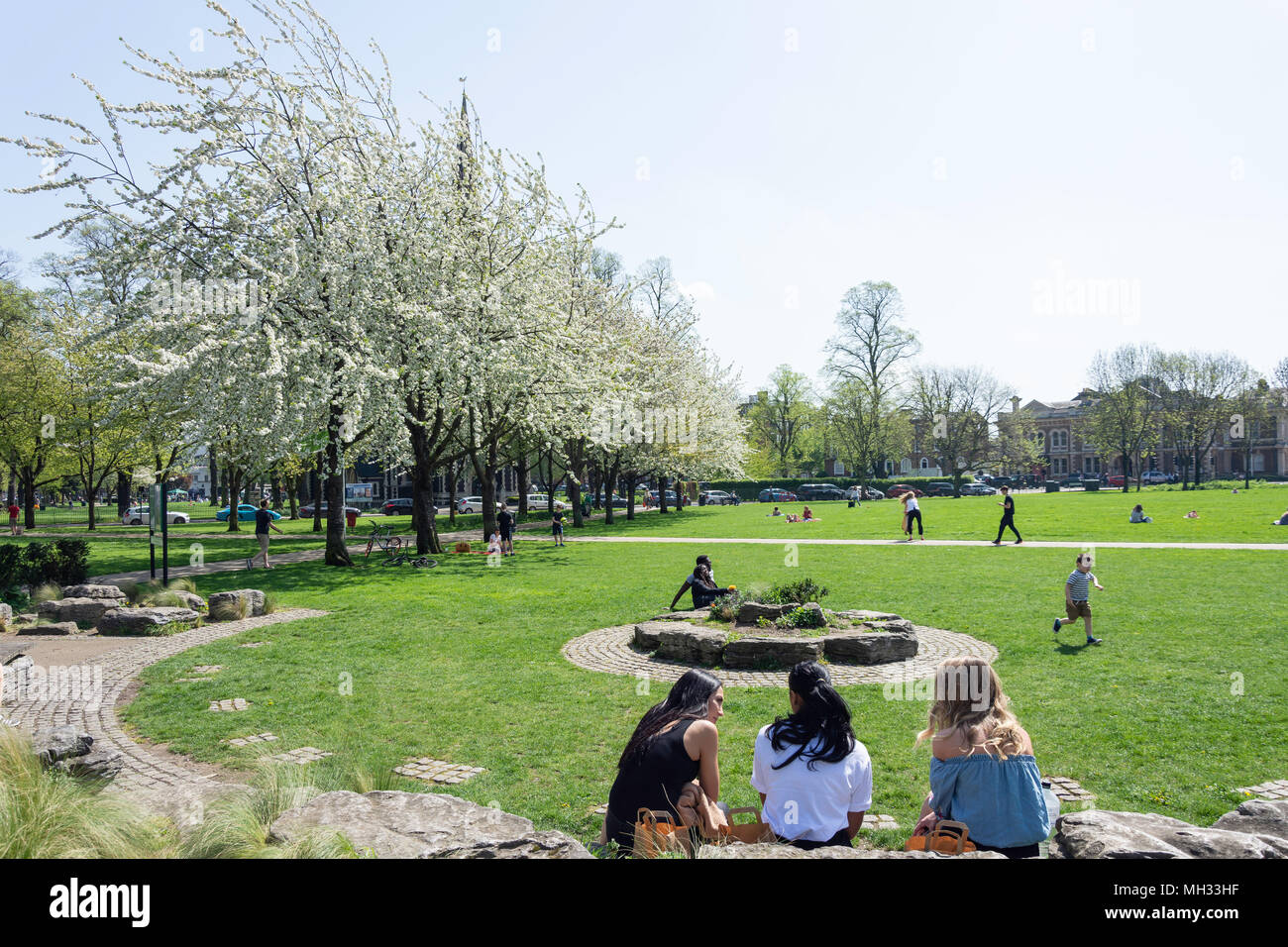 Au printemps Turnham Green, Chiswick, London Borough of London, Greater London, Angleterre, Royaume-Uni Banque D'Images