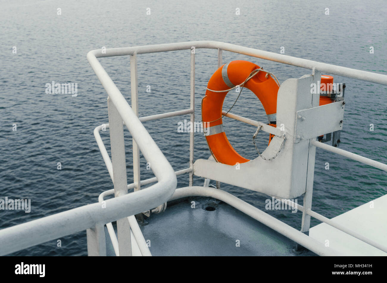 Vue avant du navire ou bateau Océan Navigation par mer calme. Concept de la liberté Banque D'Images