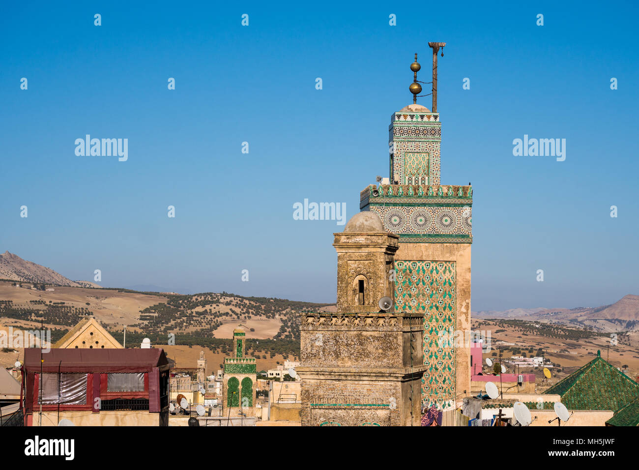Vue sur le toit de l'ancienne médina de Fès et Bou Inania madrasa de Maroc Banque D'Images