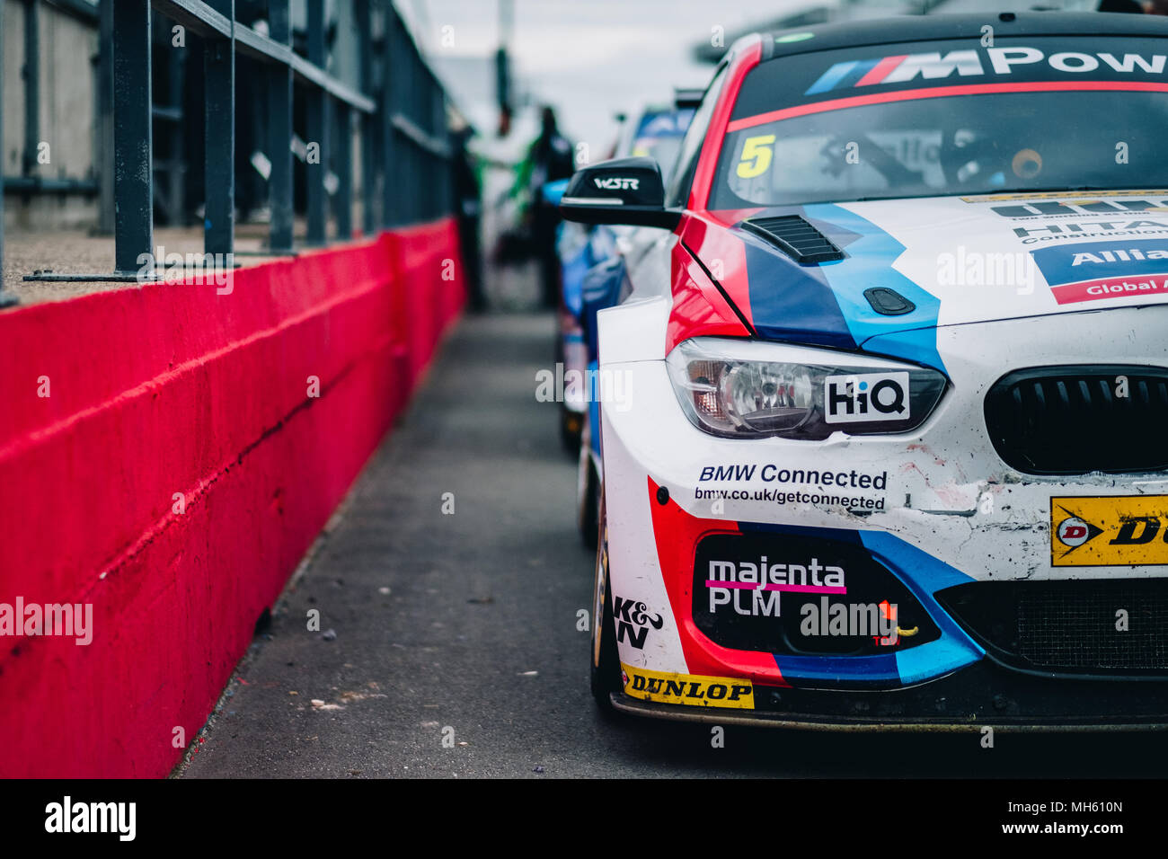 Castle Donington, Leichestershire, UK. 29 avril, 2018. Pilote de course BTCC Rob Collard et son équipe au cours de la BMW Dunlop MSA British Touring Car Championship au circuit de Donington Park (photo de Gergo Toth / Alamy Live News) Banque D'Images