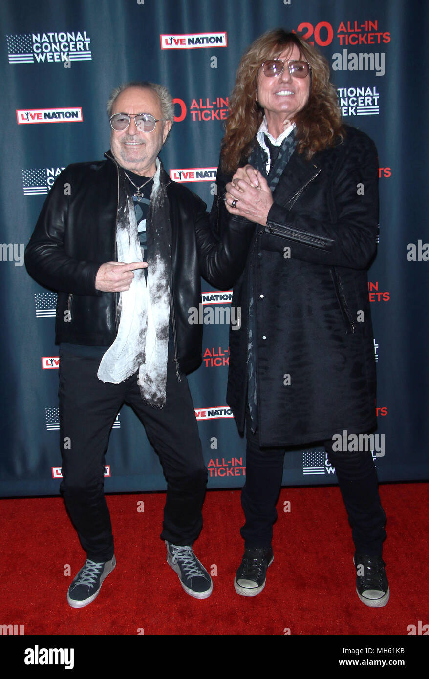 New York, NY, USA. Apr 30, 2018. Mick Jones de Foreigner et David Coverdale Whitesnake de vivre à NationÕs National Concert Semaine journée de la presse au siège de NYC Live Nation le 30 avril 2018 à New York. Crédit : Diego Corredor Punch/media/Alamy Live News Banque D'Images