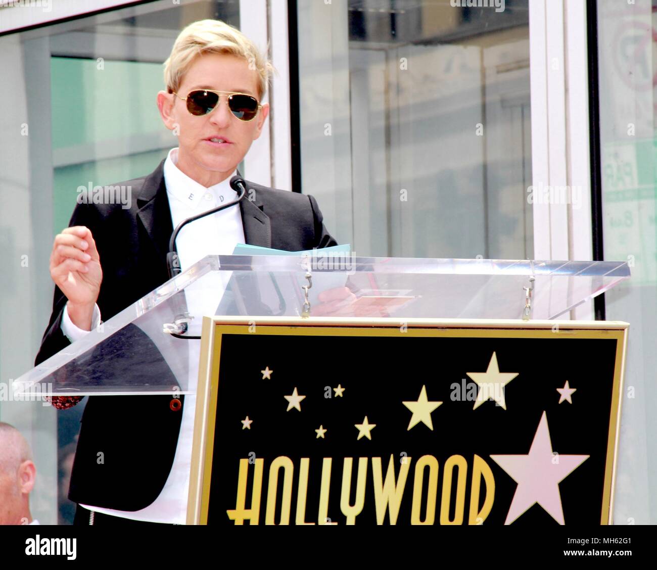 Hollywood, Californie, USA. Apr 29, 2018. J15979CHW.Hollywood Chamber of Commerce rend hommage à Yves Duteil avec étoile sur le Hollywood Walk of Fame .7080 Hollywood Boulevard, Hollywood, CA USA.04/30/2018.ELLEN DEGENERES . © H.Clinton Wallace/Photomundo/ International Inc Photos Credit : Clinton Wallace/Globe Photos/ZUMA/Alamy Fil Live News Banque D'Images