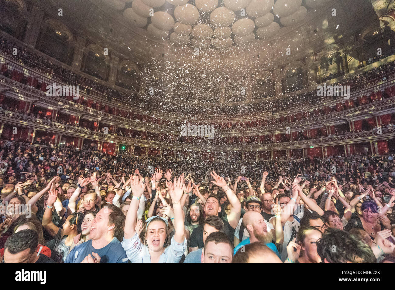 Le public à un Walk Off The Earth concert au Royal Albert Hall de Londres. Photo date : lundi, Avril 30, 2018. Photo : Roger Garfield/Alamy Live News Banque D'Images