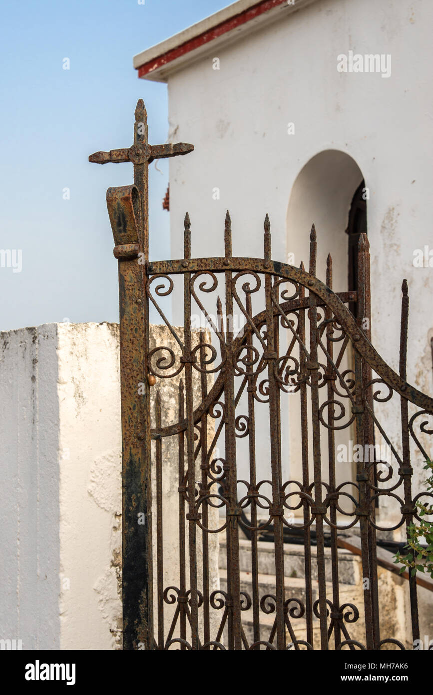 Porte en fer forgé d'une église orthodoxe, Creece Banque D'Images