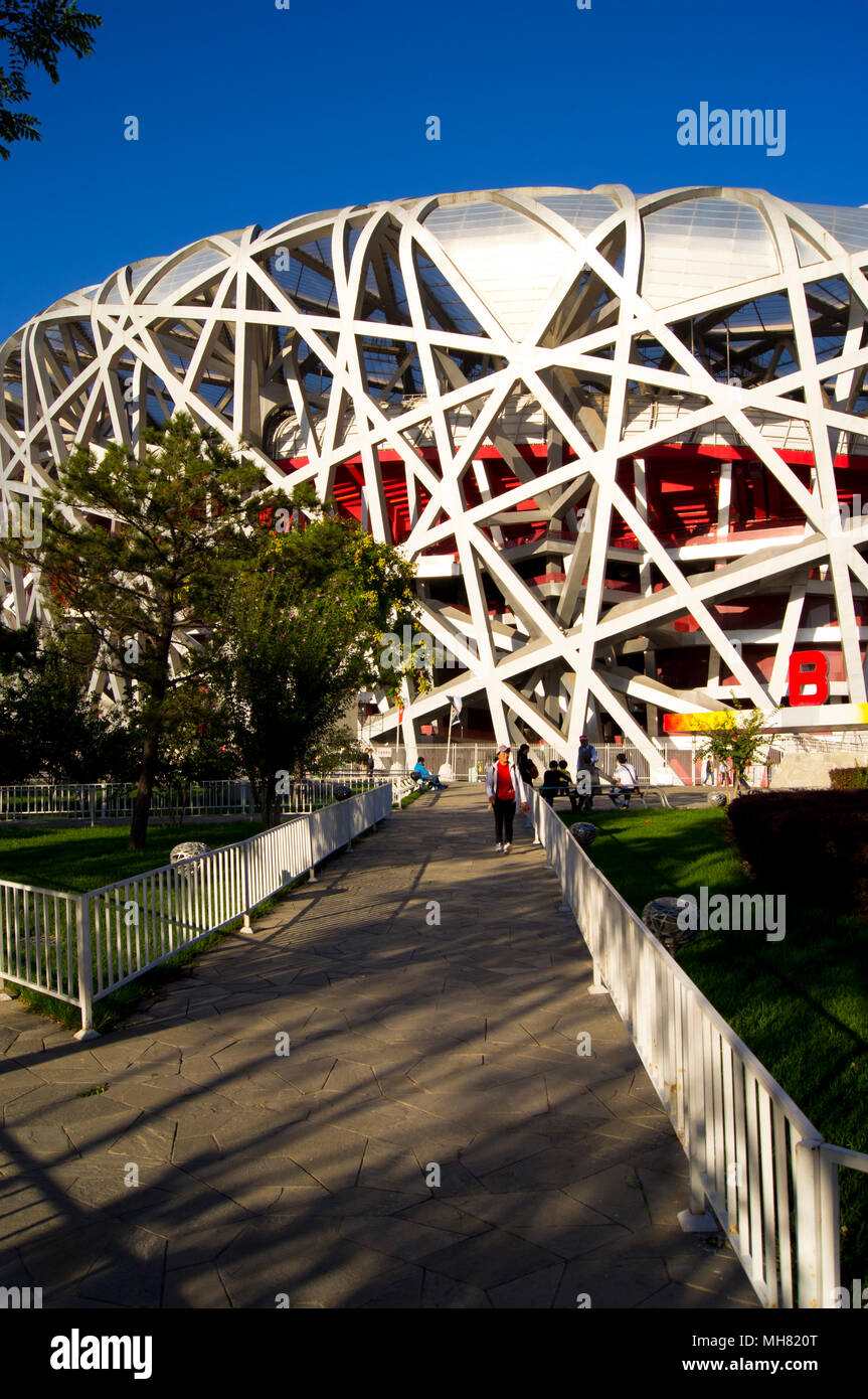 Le stade national de Beijing, connu familièrement comme le Nid d'oiseau, dans le Parc olympique de Beijing, Chine. Banque D'Images