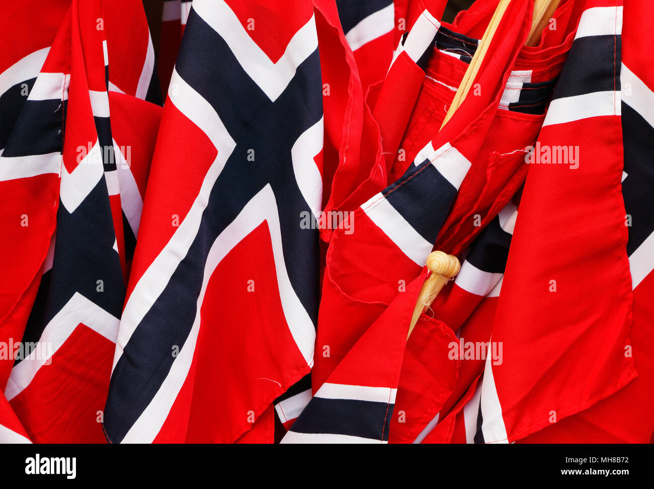 Close up de petits drapeaux norvégiens. Banque D'Images