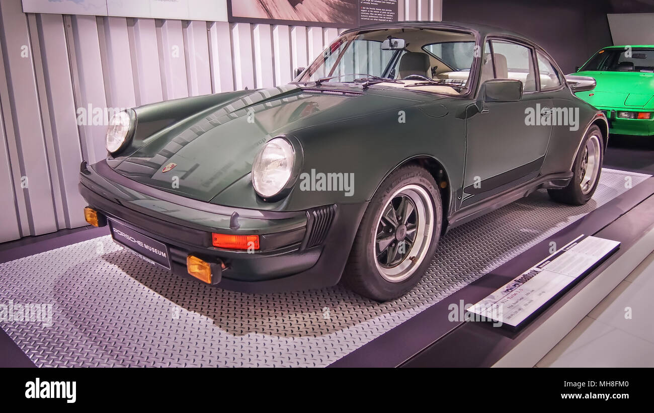 STUTTGART, ALLEMAGNE, LE 7 AVRIL, 2017 : 1976 Porsche 911 Turbo 3.0 dans le musée Porsche Banque D'Images