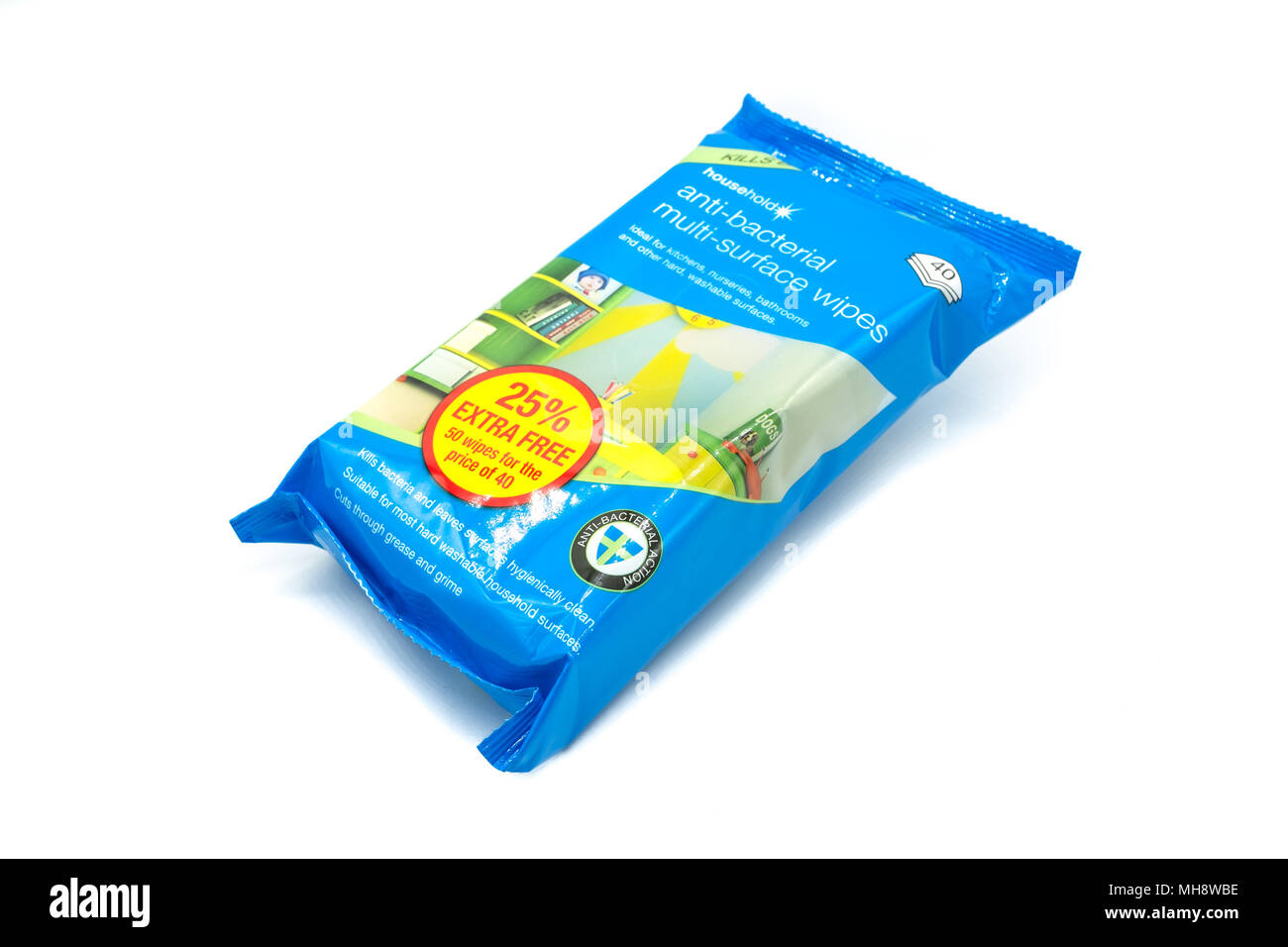 Largs, Ecosse, Royaume-Uni - 25 Avril 2018 : Paquet de lingettes Surface anti-bactérien en emballage en plastique qui a encore limité dans la plupart des collectivités locales au recyclage Banque D'Images