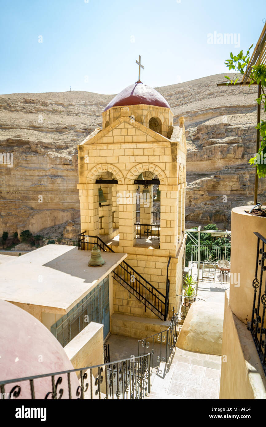 Clocher de la monastère grec-orthodoxe de Saint Georges de Choziba dans le désert de Judée près de Jéricho en Terre Sainte, Israël Banque D'Images